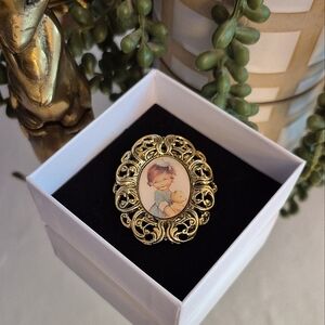 Vintage Gold Cameo Brooch
